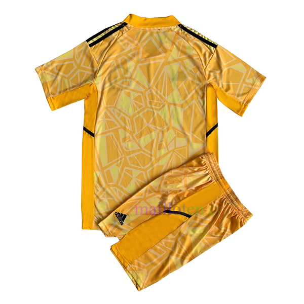 manchester-united-yellow-goalkeeper-kit-kids-2